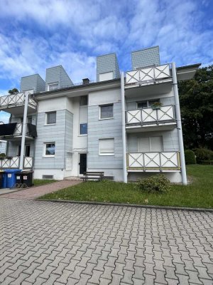 Absolute Gelegenheit - 3 Raum Erdgeschoßwohnung mit Balkon, Einbauküche, Carport in gefragtem Umfeld