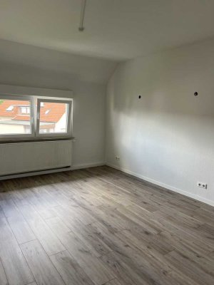 Vollständig renovierte Wohnung mit dreieinhalb Zimmern und Einbauküche in Bietigheim-Bissingen
