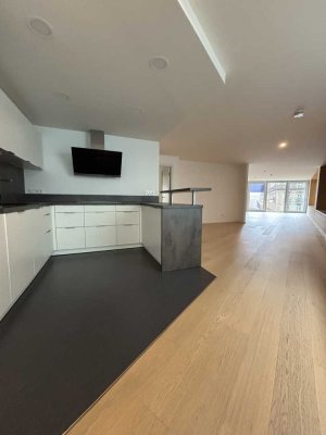 Commerzbanktower | lichtdurchflutete Wohnung | WG geeignet