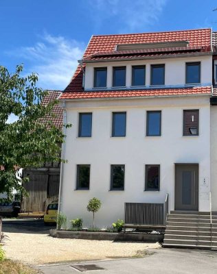 Sanierte Doppelhaushälfte mit Dachterrasse im Herzen von Metzingen . opt. Scheune und Garten