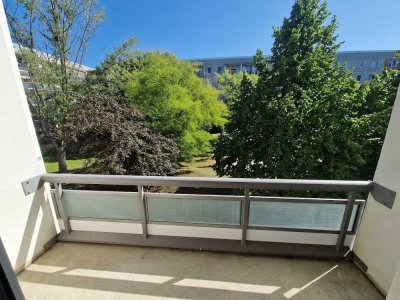 **FAMILIEN WILLKOMMEN**4-Zimmer-Wohnung // Balkon // 1.Etage // Bad mit Wanne // ab sofort
