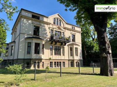 Exklusiver Wohntraum im Dachgeschoss einer Gründerzeitvilla mit Fußbodenheizung, Balkon und Aufzug.