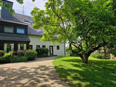 Modernisiertes Wohnjuwel mit Garten, 2 Terrassen & Garage - Empelerstraße 3, Rees