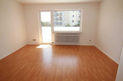 * FAMILIENWOHNUNG * FRISCH RENOVIERT mit Balkon * Bad mit Fenster * direkt am Wald * ATZEL *
