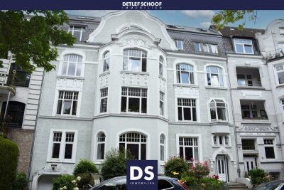 Premiumlage dirket am Schrevenpark.
Penthousewohnung im Jugenstilhaus mit zwei Dachterrassen