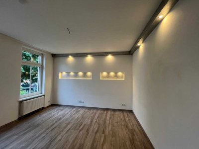 Vollständig renovierte Wohnung mit drei Zimmern, Wintergarten und Gartenanteil in Naumburg