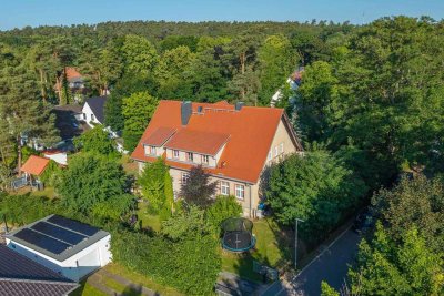 - KENSINGTON -
Charmantes Mehrfamilienhaus mit Ausbaupotenzial und großem Grundstück in Seenähe