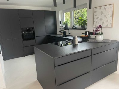 • Exklusive Neubau- Maisonette • Wohnen über zwei Etagen im Dorf