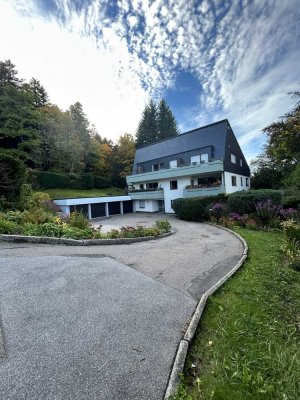 Exklusive 2-Zimmer-Dachgeschosswohnung in ruhiger Aussichtslage