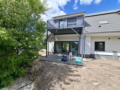 EG Wohnung im Grünen mit grossem Wohnzimmer, schöner Terrasse und Erdwärme mit Kühlung