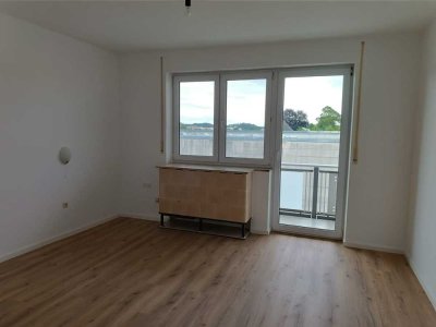 4-Zimmer-Wohnung mit S-Balkon, 1. OG, BmF, EBK, renoviert, NR