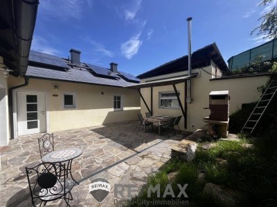 "Solides Haus mit herrlichem Grundstück mit Blick auf die Burg"
