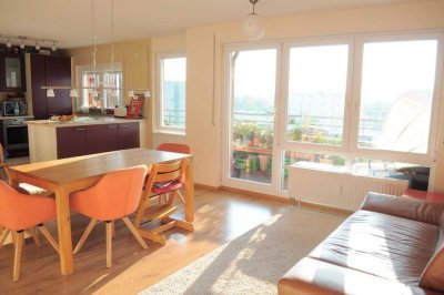 Lichtdurchflutete 4-Zimmer-Wohnung mit großem sonnigen Westbalkon  - Provisions- und bezugsfrei