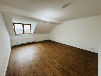 Zentrale DG-Wohnung mit Charme – Jetzt besichtigen!