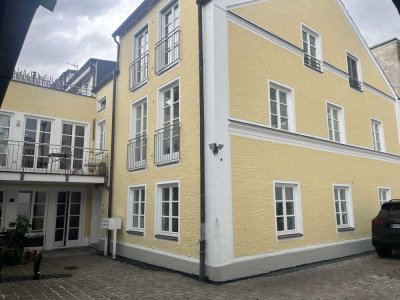 Wunderbare renovierte 2-Zimmerwohnung in Top-Lage mit großer Garage!