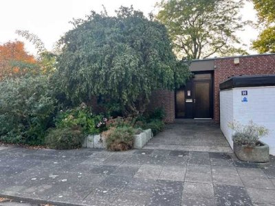 Wohnen auf einer Ebene im hochwertigen Bungalow mit 2 Garagen in ruhiger Lage in Hannover-Anderten