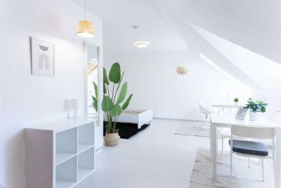 TOP: Kleine ruhige Dachgeschoss Single Wohnung – ab 01.06.2025