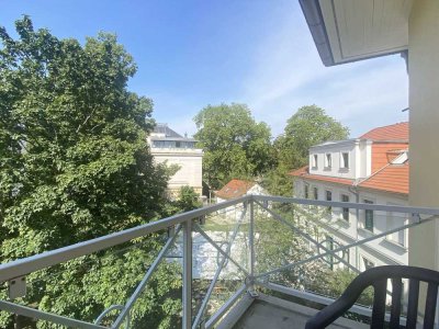 Teilmöbliertes helles Apartment mit Balkon, zentral in der inneren Neustadt