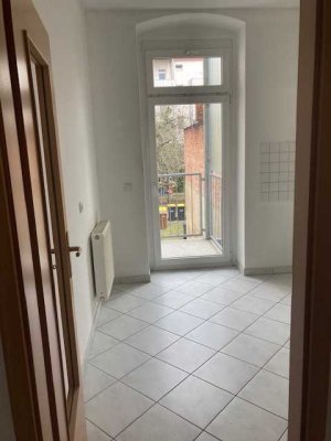 Helle 2-Raum-Wohnung mit Balkon im 1. OG