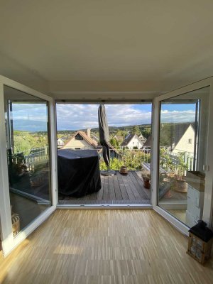 Geschmackvolle 2,5-Zimmer-Maisonette-Wohnung mit geh. Innenausstattung mit Balkon und EBK