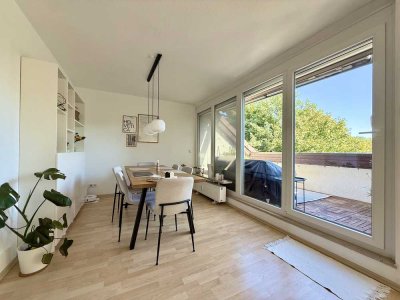 Gepflegte, lichtdurchflutete 2,5 Zimmer Whg. mit großer Dachloggia und Blick auf den Wiesengrund