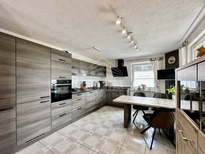 *WOHNPARADIES*
Kernsaniertes EFH in beliebter Lage mit liebevoll angelegtem Garten/AA-Wasseralfinge