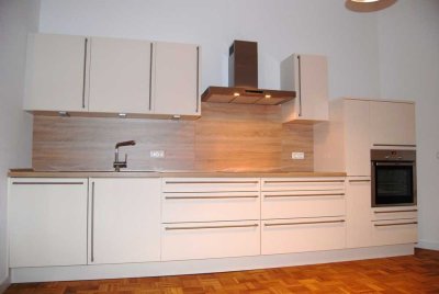 2,5 - Zimmer - Altbauwohnung mit moderner Einbauküche und Terrasse