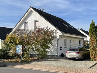 Haus mit Garten vielseitig nutzbar, z.B. für 2 Generationen , Großfam. oder Büro. Einliegerwohnung