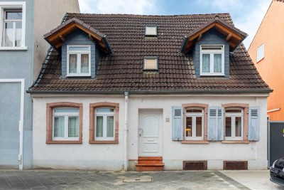 Südgarten-Idylle mit historischem Charme – Wohnen mit Charakter in Neckarau!