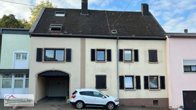 PERL: 4-FAMILIENHAUS MIT GARTEN UND GARAGE IN RUHIGER WOHNLAGE!