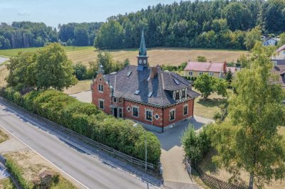 Liebevoll saniertes historisches Schulgebäude mit vielen Nutzungsmöglichkeiten in Rödental-STT