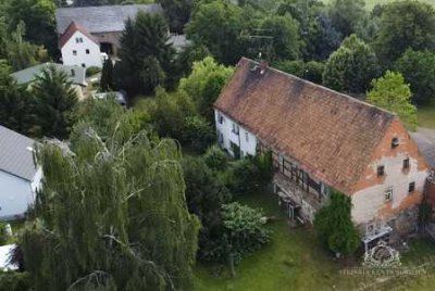 Mehrfamilienhaus im Dornröschenschlaf & ca. 1600m² erschlossenes Bauland