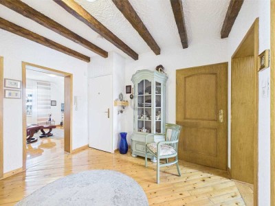Zentral gelegene Dachgeschosswohnung mit Erweiterungspotential.