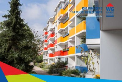 2 Zimmer, großer sonniger Balkon und Tageslichtküche