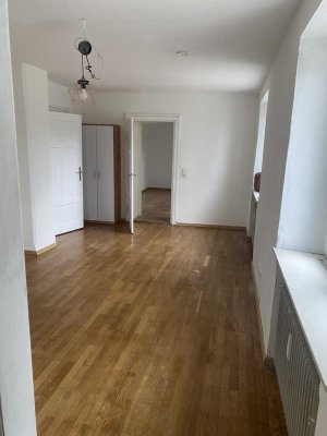 Attraktive 4-Zimmer-Hochparterre-Wohnung in Ergoldsbach