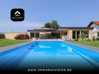 Wohnen wie im Urlaub – Großzügiger Bungalow mit Einliegerwohnung, Pool und Traumgarten in Kehl!