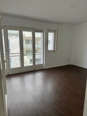 Helle 2‑Zimmer‑Wohnung mit Fußbodenheizung & französischem Balkon
