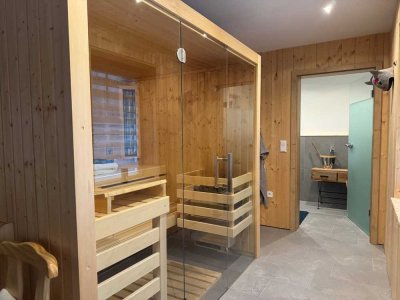 Architektur trifft Atmosphäre: Stilvolles Klinkerhaus mit Sauna-Oase und Gartenparadies