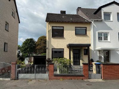 BONN / BEUEL-LIMPERICH : Reiheckhaus mit Potential in guter Lage auf großzügigem Grundstück