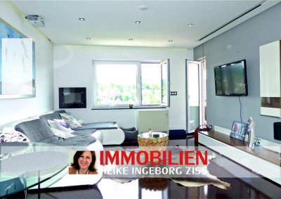 Wohnung hoch oben mit Balkon und Einbauküche