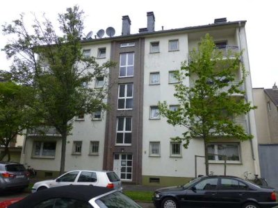schöne 3-Zi-Whg. mit 2 Balkone im 8-Part.-Haus