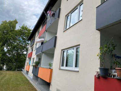 Leer zum 01.12.2025 4-Zimmer Wohnung mit großem Balkon