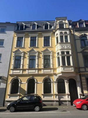 Sanierte  wunderschöne 2 bis 3-Zimmer Altbauwohnung