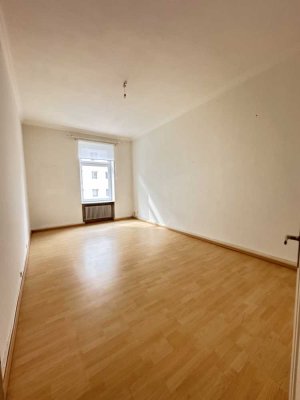 *** DOWNTOWN *** 3 ROOM *** APARTMENT ***