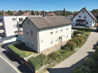 Ein- bis Zweifamilienhaus mit kleinem Garten + Doppelgarage + Nebengebäuden!