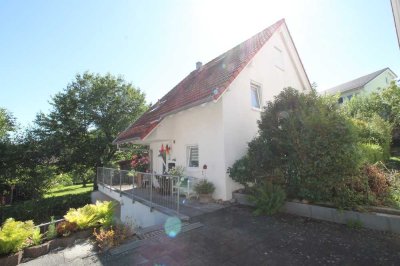 *** Frei ab Oktober 2025 - Einfamilienhaus mit XXL-Garage und Garten ***