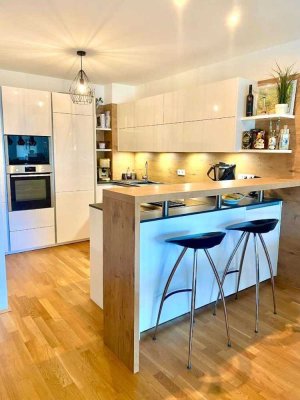 Stilvolle, modernisierte 1,5-Zimmer-Wohnung mit Einbauküche in Feldkirchen