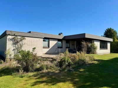 Gepflegter Flachdachbungalow mit überdachter Terrasse