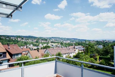 In Esslingen: Gepflegte Wohnung mit zwei Zimmern und Balkon in Top Lage!