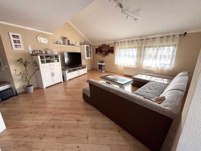 *Helle 4,5-Zi.-Wohnung mit Balkon und Carport-Stellplatz in Neubulach*